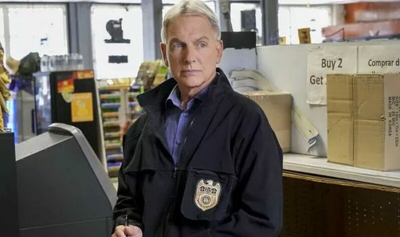 Mark Harmon, astro de NCIS, foi quarterback na forte universidade de UCLA. Ele jogou 22 partidas, anotando 9 TDs e 9 interceptações, com um modesto desempenho.