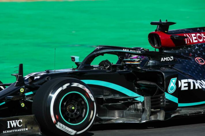 Lewis Hamilton não conseguiu acertar volta rápida no TL2