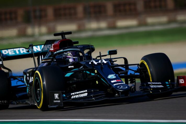 Hamilton teve uma volta deletada no Q3 e foi superado por Bottas nos segundos finais