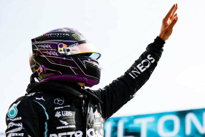 Lewis Hamilton foi digno de muitos aplausos em Portimão ao conquistar a 97ª pole da carreira