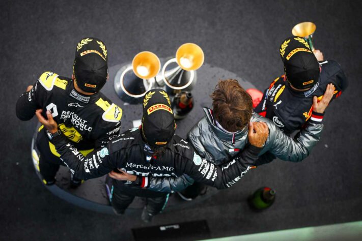 Três equipes diferentes foram representadas no pódio: Mercedes, Red Bull e Renault