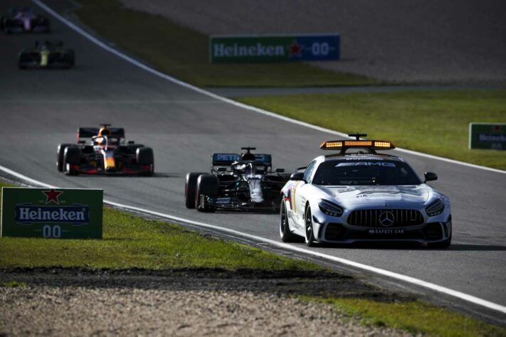 A partir de 2021, Mercedes e Aston Martin vão dividir atividades do safety-car na F1