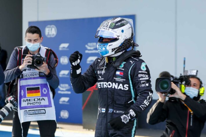 Piloto finlandês comemorou muito a 14ª pole-position da carreira na F1 