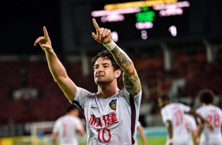 Alexandre Pato, que estava no São Paulo, se aventurou no futebol chinês. O atacante jogou no Tianjin Tianhai entre 2017 e 2019, fazendo 60 jogos e 36 gols. 