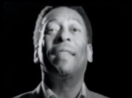 Pelé também faz parte de um clipe promovido pelo Banco Real para incentivar a candidatura do Rio de Janeiro aos Jogos Olímpicos de 2004. Ele interpretou "Aquele Abraço" ao lado de artistas de todos os gêneros, como Caetano Veloso, Adriana Calcanhotto, Fernanda Abreu, Tiririca, Edu Lobo, Simone, Daniela Mercury, Sandra de Sá, Gilberto Gil e Moreira da Silva. Porém, não deu certo: a Olimpíada foi realizada em Atenas.