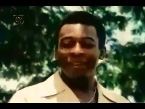 Pelé morreu, nesta quinta-feira, 29 de dezembro de 2022, aos 82 anos, em São Paulo. A imagem do maior jogador da história, seja como ator ou em documentários, ganhou as telas. O LANCE! abre espaço, nesta galeria, para as participações do Rei do Futebol no cinema: