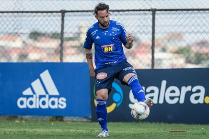 FECHADO - Continuando com os esforços para reforçar a equipe, a diretoria do Cruzeiro oficializou, na manhã desta quinta-feira, 29 de outubro, a contratação do meia Giovanni Piccolomo, que assinou vínculo com a Raposa até dezembro de 2021.