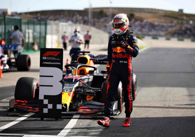 Verstappen quase colocou a Red Bull na primeira fila, mas foi superado por Lewis Hamilton nos segundos finais