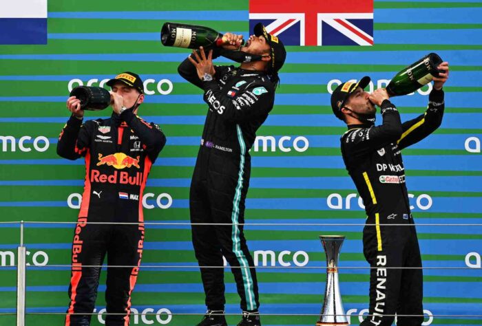 Na ocasião, pilotos fizeram o top-3 do GP do Japão, também vencido por Hamilton