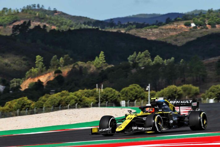 Esteban Ocon larga em 11º com o tempo de 1min17s614