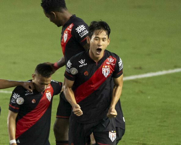 Atlético-GO: Sobe- Chico/ O jogador mais importante do Dragão fez a diferença. Aproveitou bela jogada individual de Janderson e acertou um lindo chute de direita, dando os três pontos para o Dragão. Desce/Matheus Vargas: O meia perdeu uma chance inacreditável, embaixo da trave e sem goleiro, que poderia ter aberto o placar. Para sorte dele, Chico fez o gol da vitória.