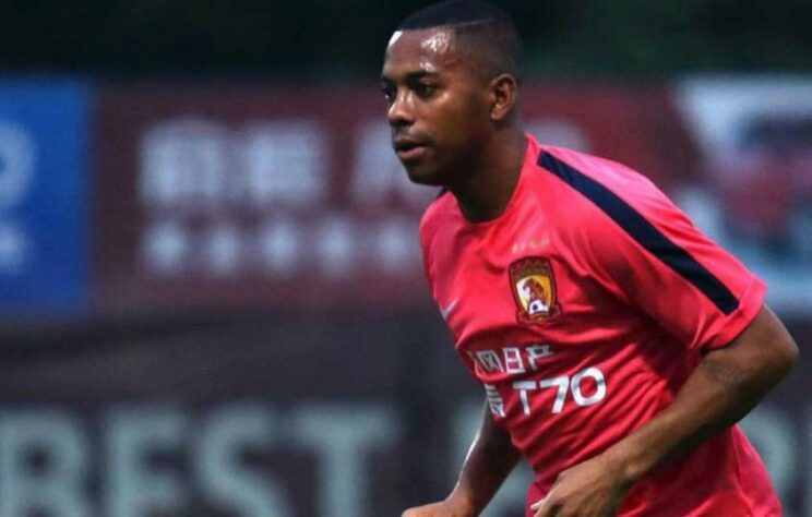 Mais um jogador veterano que jogou na China é Robinho. O Rei das Pedaladas atuou no Guangzhou Evergrande em 2015, quando fez dez jogos e três gols na equipe asiática.