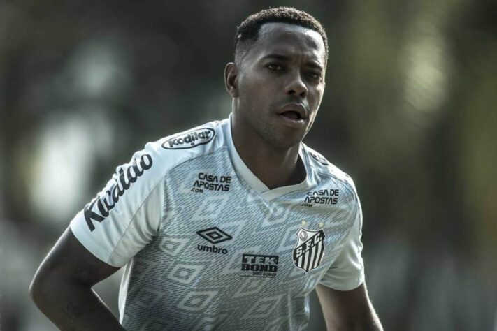 9- Robinho – O jogador é o nono da lista de atletas mais citados em 2020. Robinho tentou voltar ao Santos, mas teve o contrato suspenso por ter sido condenado em primeira instância um caso de estupro na Itália.