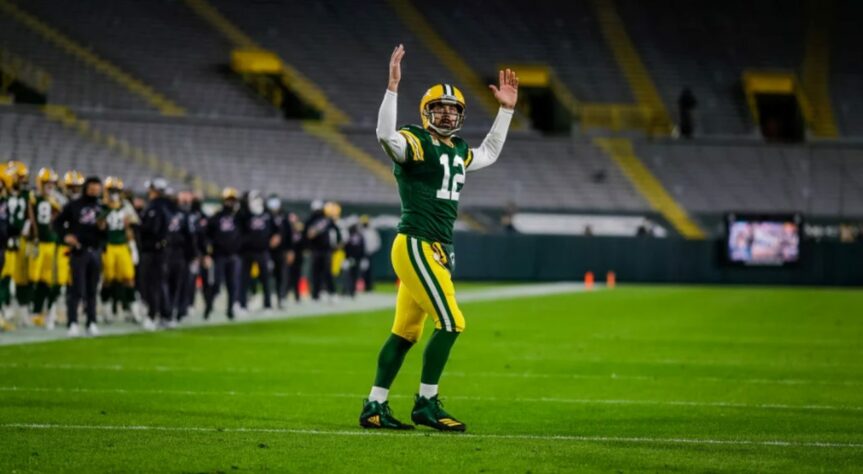 2º Aaron Rodgers (Packers): Rejuvenescido, o QB conduz Green Bay a uma campanha invicta até o momento, Já tem 13 TDs e nenhuma interceptação.