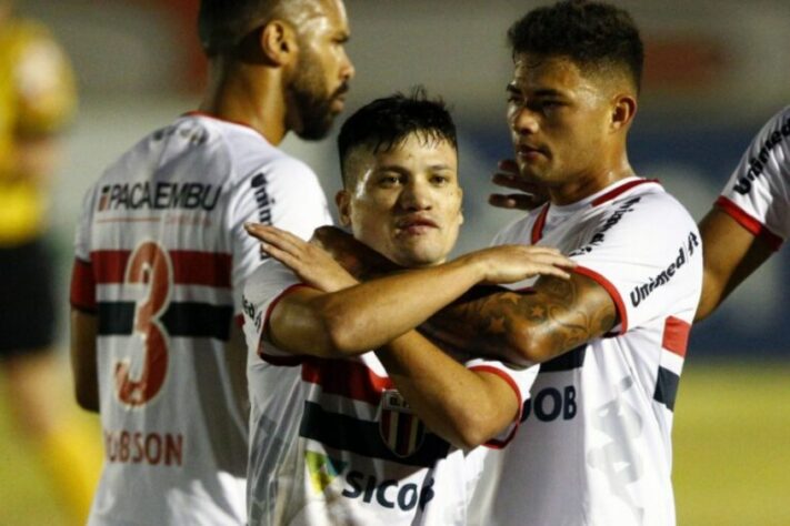 MORNO - Entre Botafogo e Ronald está tudo certo. O clube de General Severiano já conversou com o atacante, principal alvo da equipe para o decorrer da temporada, sobre termos contratuais e o jogador de 23 anos demonstrou vontade em defender a camisa alvinegra. O problema, porém, é com o acerto com o xará paulista. O clube quer uma compensação financeira.