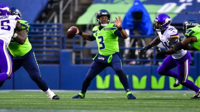 1º Russell Wilson: QB dos Seahawks só não faz chover na NFL. São 19 touchdowns e 1502 jardas aéreas em 2020.