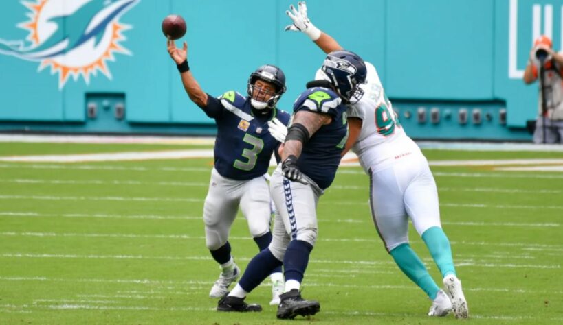 1º Russell Wilson (Seahawks): Líder em touchdowns na NFL, com 16, e o mais preciso após quatro jogos: 75.2%