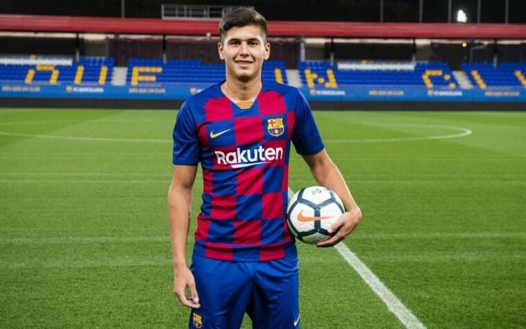 Santi Ramos Mingo - Zagueiro - 18 anos - Barcelona B
