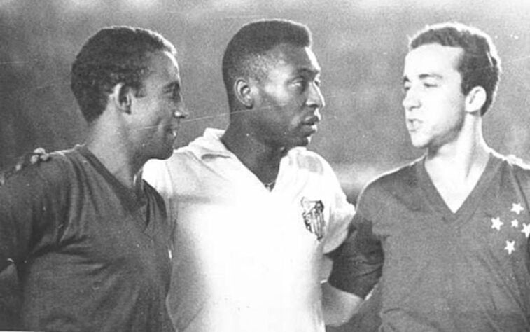 O "Rei" balançou as redes do CRUZEIRO em seis oportunidades. Levaram o mesmo número de gols os uruguaios NACIONAL e PEÑAROL, TAUBATÉ, CHIVAS GUADALAJARA, ROMA e BALTIMORE BAYS-EUA.