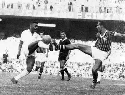 O FLUMINENSE sofreu cinco gols de Pelé. O "Rei" também marcou cinco vezes no NACIONAL-SP, CORITIBA, MUNIQUE 1860-ALE, DEPORTIVO UNIVERSITARIO-CHI, ROYAL BEERSCHOT-BEL, RACING PARIS-FRA, OLÍMPICO, RACING-ARG, UNIVERSIDAD CATÓLICA-CHI, REMO, na seleção do CONGO, SERGIPE, MALMOE-SUE e FORT LAUDERDALE-EUA.