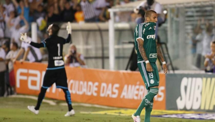 Já contra o Palmeiras, o Santos jogou 109 vezes com o rival na Vila. Foram 47 vitórias, 19 empates e 43 derrotas.