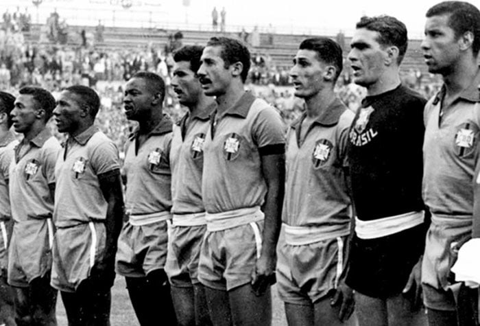 Copa do Mundo 1954 (Suíça) - Estreia: Brasil 5 x 0 México - Gols: Pinga (2), Julinho, Didi e Baltazar.