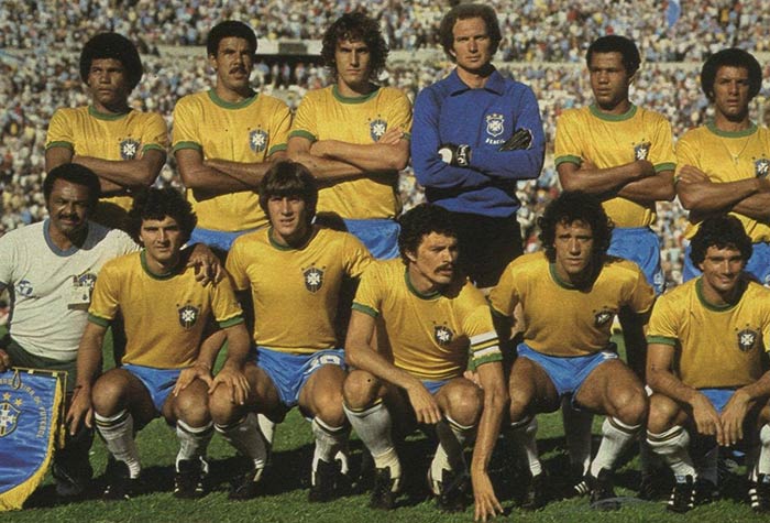 08/02/1981: A Seleção fazia a sua estreia nas Eliminatórias para a Copa de 82 contra a Venezuela, em Caracas. O resultado foi um sofrido 1 a 0 em que a seleção comandada por Telê Santana teve muita dificuldade de furar a forte retranca venezuelana. Zico fez o gol da partida em pênalti marcado o jogador da Venezuela defender a bola com a mão dentro da pequena área.