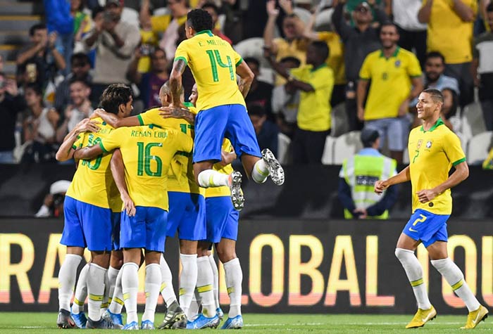 O Brasil participou de 12 edições das Eliminatórias para a Copa do Mundo das 17 que foram realizadas pela Conmebol, sendo que nunca desistiu de participar do torneio. Das cinco edições que o Brasil não foi um dos integrantes das Eliminatórias, em quatro delas foi porque era a campeã da Copa do Mundo anterior (quando o título da Copa já garantia vaga no Mundial seguinte) e uma vez por ser sede da Copa. O LANCE! reuniu todas as 12 estreias da Seleção em Eliminatórias para a Copa. Confira! (Por Redação do LANCE!)