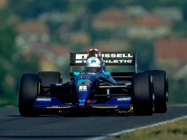 Apesar do apoio, a temporada 1994 foi muito complicada e triste para a Simtek. Não apenas pela falta de resultados competitivos, mas também pelos acidentes que marcaram a breve passagem da equipe na F1