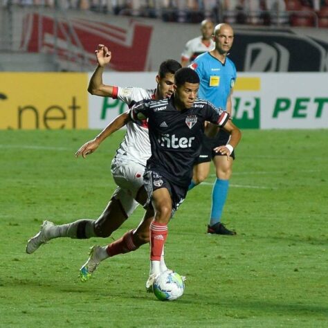 Atlético-GO: Sobe - Início animador: O time goiano começou bem a partida, assustando em bolas levantadas na área, mas parou em Volpi. Hyuri e Chico foram os destaques da equipe. / Desce: Fragilidade defensiva: Equipe de Vagner Mancini mostrou que precisa melhorar defensivamente. Time deu muitos espaços, principalmente pelas pontas.