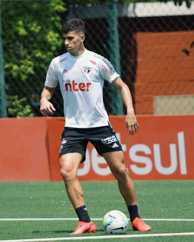 Vitor Bueno entrou no lugar de Pablo no empate contra o Coxa