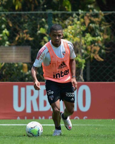 Brenner não foi titular, mas entrou no decorrer do jogo no lugar de Tchê Tchê