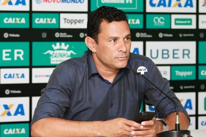 FECHADO - O Botafogo vai apostar em uma figura conhecida pelo torcedor para tocar o futebol pelo restante da temporada. Túlio Lustosa foi anunciado na tarde desta quinta-feira como gerente de futebol do Alvinegro.