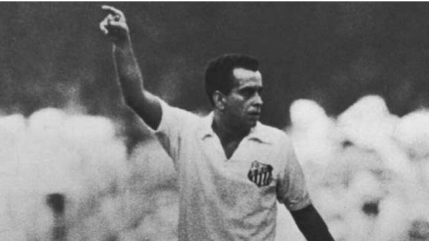 Zito - Bicampeão do Mundial de Clubes com o Santos e vencedor das Copas de 1958 e 1962 com o Brasil, Zito faleceu em 2015.