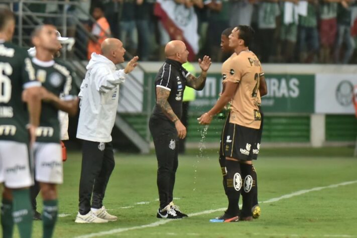 O Palmeiras enfrenta o Atlético-MG de Jorge Sampaoli nesta segunda-feira (2). Esta partida marcará o reencontro do Verdão com o argentino que foi o principal alvo da diretoria palestrina em 2019 para o cargo de treinador, após a demissão de Mano Menezes, mas recusou a oferta. De lá para cá, muita coisa aconteceu e, nos últimos dias, o Alviverde Imponente anunciou um outro estrangeiro como seu novo técnico: Abel Ferreira. O LANCE!/NOSSO PALESTRA relembra como foram os meses entre a recusa de um gringo e o anúncio de outro. (Por Nosso Palestra)