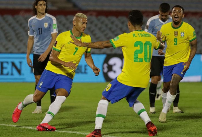 Brasil 38 vitórias x 21 vitórias Uruguai 