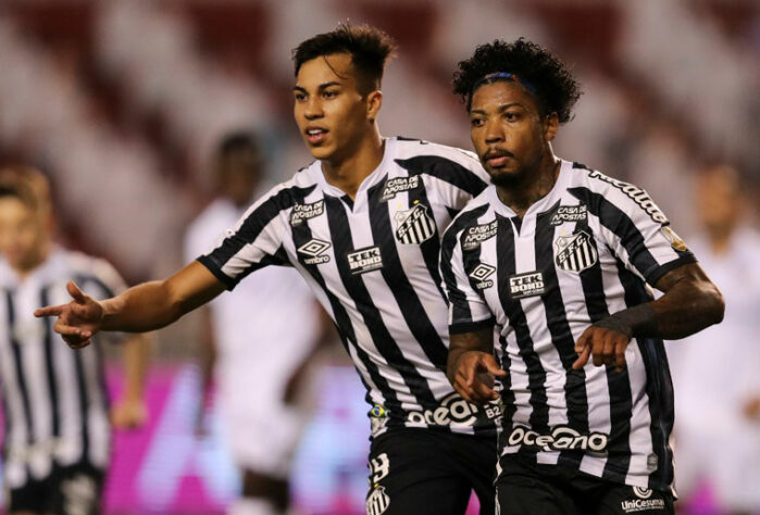 O Santos conquistou uma importante vitória fora de casa, sobre a LDU por 2 a 1, no duelo de ida das oitavas de final da Libertadores, nesta terça-feira. Marinho e o goleiro John foram os destaques do Peixe, que contou também com boa partida de Soteldo, que fez um gol e boas jogadas pelo lado esquerdo. Confira as notas do Santos no LANCE! (por Redação São Paulo)