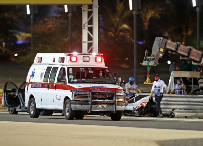 A ambulância que levou o piloto francês ao centro médico.