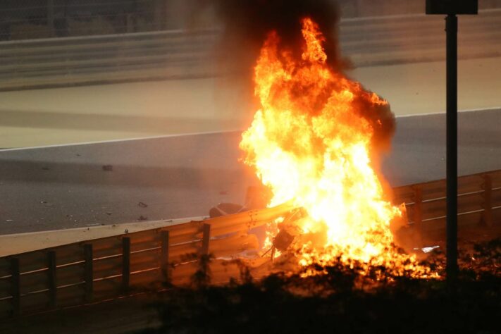 O fogo que consumiu o carro da Haas e assustou o mundo da Fórmula 1. 