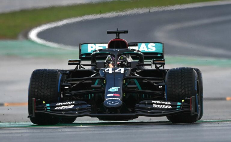 1 - Lewis Hamilton (Mercedes) - 10 - Histórico e absolutamente impecável.
