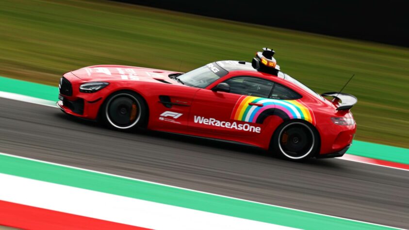 No GP da Toscana de 2020, para celebrar os 1000 GPs da Ferrari, o safety-car também ficou vermelho