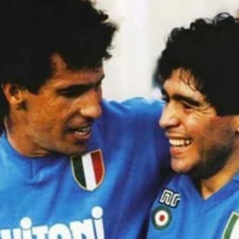 Um dos maiores companheiros de Maradona em campo, o ex-jogador brasileiro Careca, prestou uma homenagem ao craque em sua rede social. Ambos fizeram uma dupla, que brilhou com a camisa do Napoli: "Senhor sem palavras nosso Amigo, Irmão Diego partiu para o seu Reino por favor receba ele de braços aberto,ele foi e será sempre especial pra todos Nós. #EstaremosSempreJuntos#", disse Careca.