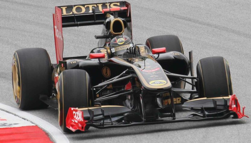 Mesmo com bom desempenho, Nick Heidfeld foi demitido da Lotus para a contratação de Bruno Senna. 