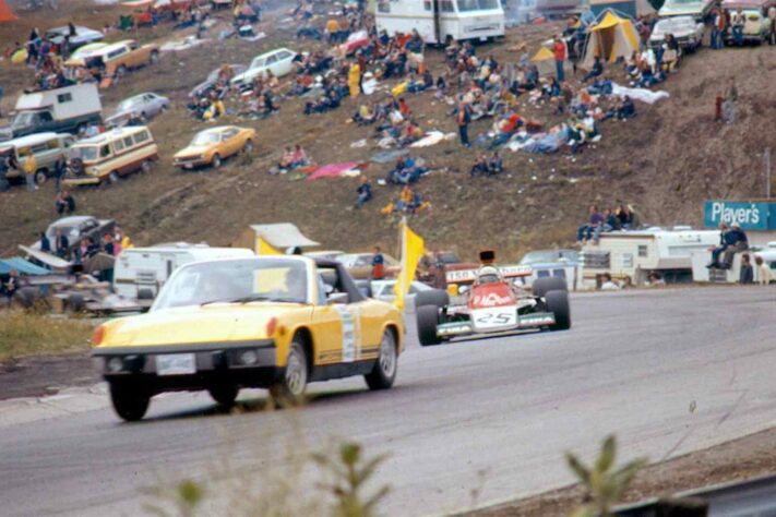 A primeira utilização foi em 1973, no GP do Canadá, quando um Porsche 914 entrou na pista para cuidar da condições ruins do clima