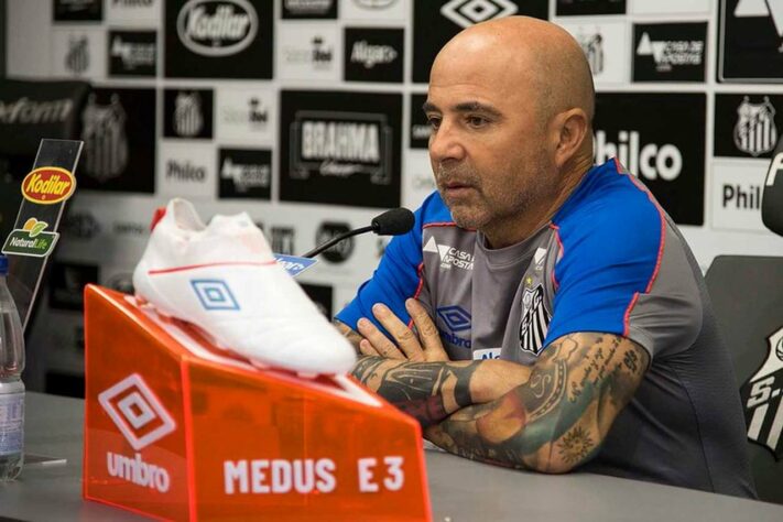 ESQUENTOU - De acordo com o L'equipe, Sampaoli já enfrenta um problema no Olympique de Marselha, pois os jogadores estariam desconfortáveis com o excesso de exigência do treinador argentino.