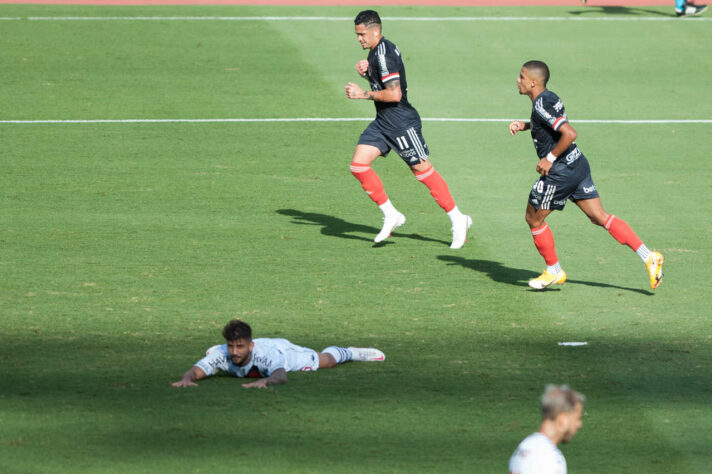 Depois disso, no dia 22, o São Paulo empatou com o Vasco por 1 a 1, no Morumbi, com novo gol marcado por Luciano. Do lado de lá, Cano abriu o marcador.