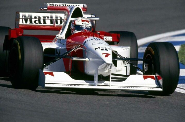Com problemas físicos e desempenho ruim, Nigel Mansell foi trocado por Mark Blundell ainda na primeira metade da temporada 1995.