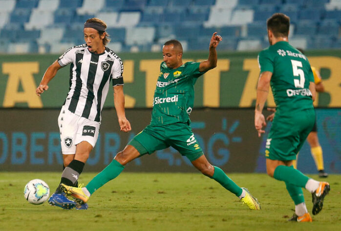 CUIABÁ - SOBE - ANDERSON CONCEIÇÃO se superou para fechar os espaços ao Botafogo e esbanjou segurança ao se antecipar em diversos momentos. O goleiro JOÃO CARLOS também se mostrou seguro, com boas defesas. DESCE - ELVIS teve atuação abaixo da média e não fez a transição para o ataque com eficácia.