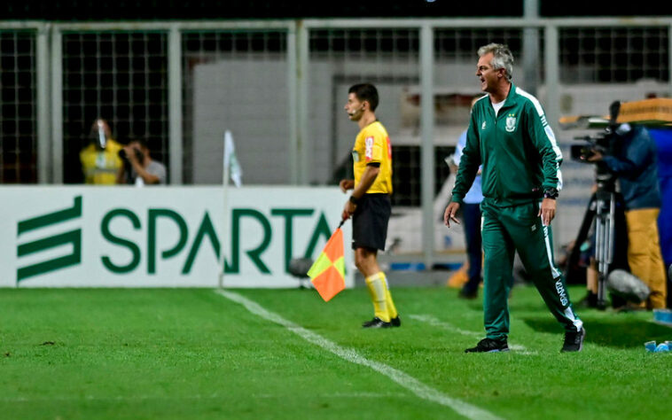 Lisca: Vibrante e sempre muito dedicado, Lisca ganhou o apelido de "Doido" no Juventude, quando o time gaúcho passava por dificuldade. A paixão do treinador foi contagiante nos lugares que passou (Náutico, Sport, Ceará), com as torcidas criando músicas para Lisca. No entanto, como ele disse após eliminar o Corinthians na Copa do Brasil, o apelido muitas vezes se sobrepõe aos seus trabalhos.