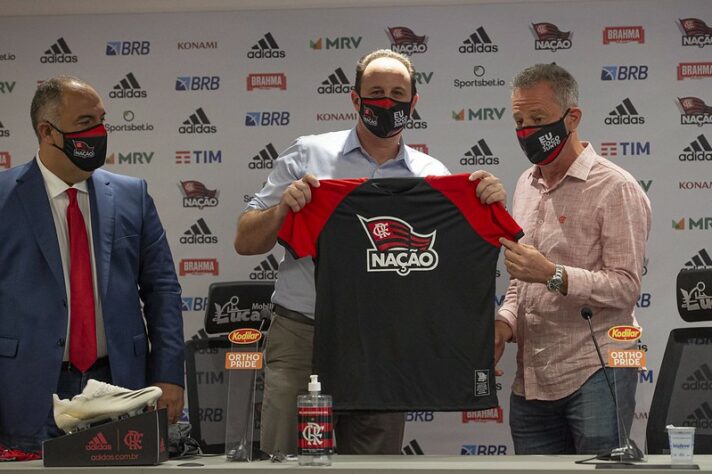 Rogério Ceni em apresentação no Ninho do Urubu